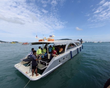 Кораб с туристи потъна край остров Пукет, има загинали