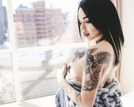 Откритата мъртва във вана секс икона от Русия починала заради сърдечни проблеми