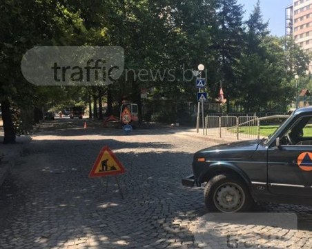 Силна миризма на газ! Магазините в района на аварията затварят, хората побегнаха ВИДЕО и СНИМКИ