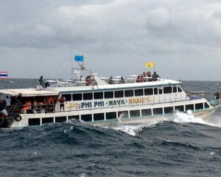 Туристически кораб потъна край Пукет! Осемнадесет души загинаха, десетки са в неизвестност