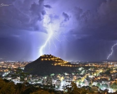 Порой очаква Пловдив! Обявиха жълт код за опасни валежи и гръмотевични бури