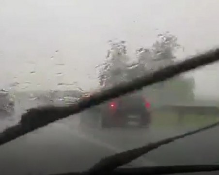 Порой удари АМ “Тракия“, дъждът идва към Пловдив ВИДЕО