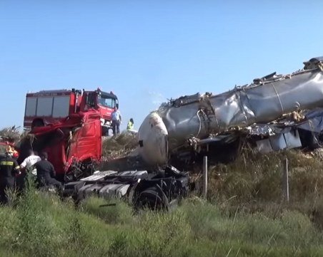 Трагедия: Млад българин се обърна с цистерна, почина намясто ВИДЕО