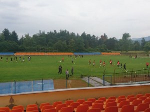 Локо бие македонци в контрола
