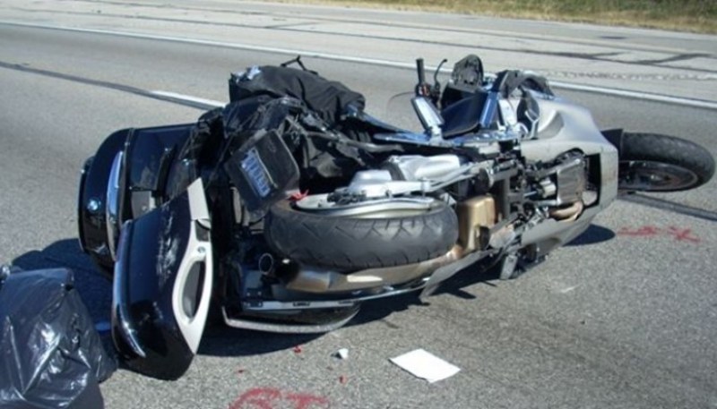 18-годишен моторист е в кома след зверски сблъсък с автомобил