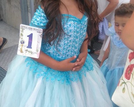 7-годишната Илияна от Пловдивско спечели второ място на международен конкурс за красота СНИМКИ