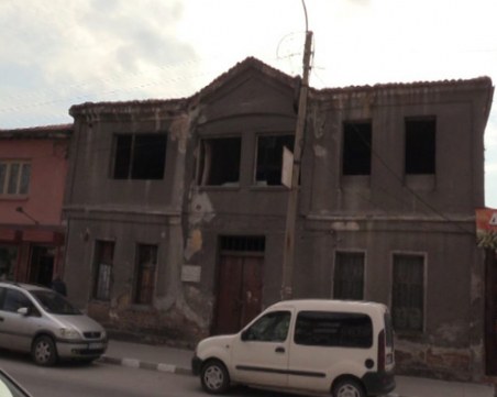 Известно училище се руши в Асеновград