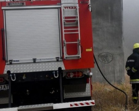 Пиян пожарникар блъсна микробус и избяга в Пловдивско, арестуваха го