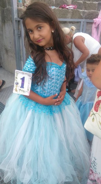 7-годишната Илияна от Пловдивско спечели второ място на международен конкурс за красота СНИМКИ
