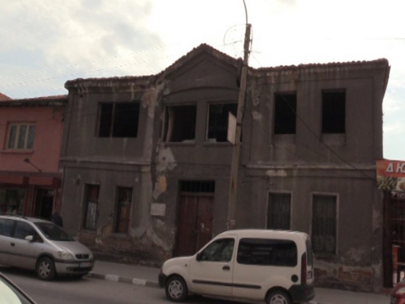 Известно училище се руши в Асеновград