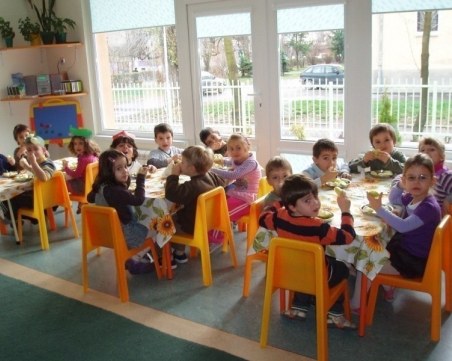 4097 деца са приети незаконно в детските градини в София