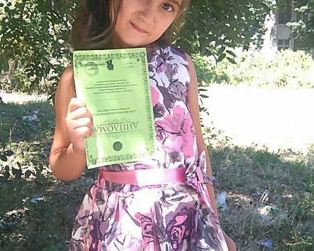 7-годишната Илияна от Пловдивско мечтае за световните модни подиуми СНИМКИ