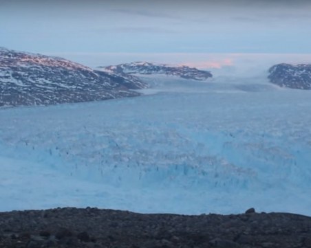 Айсберг с дължина 6,5 километра падна в Атлантическия океан ВИДЕО