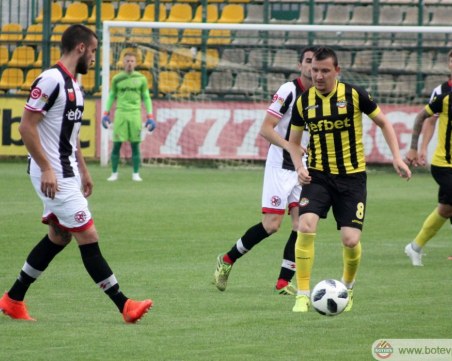 Ботев с две контроли до началото на първенството