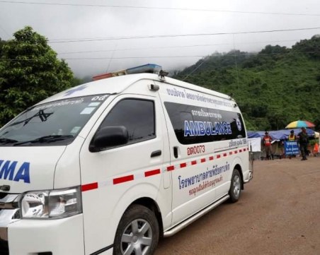 Евакуираха успешно още две деца от пещерата в Тайланд