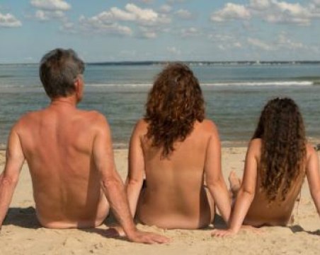 Не на голите по плажа! Тръгна подписка срещу нудистите