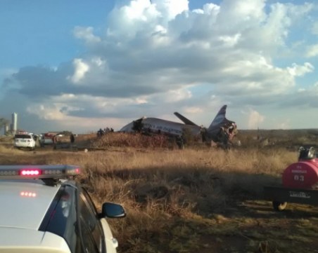 Пътнически самолет се разби в Южна Африка СНИМКИ