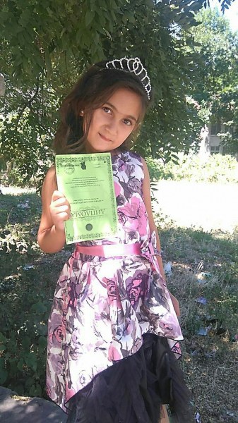 7-годишната Илияна от Пловдивско мечтае за световните модни подиуми СНИМКИ