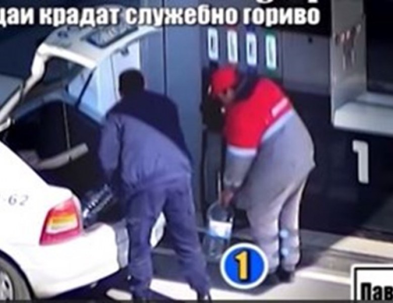 Върнаха на работа полицаите, уличени в кражба на гориво