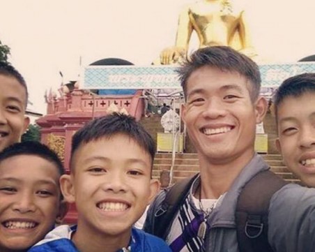 Спасените деца от пещерата в Тайланд получиха страхотен подарък от Барселона