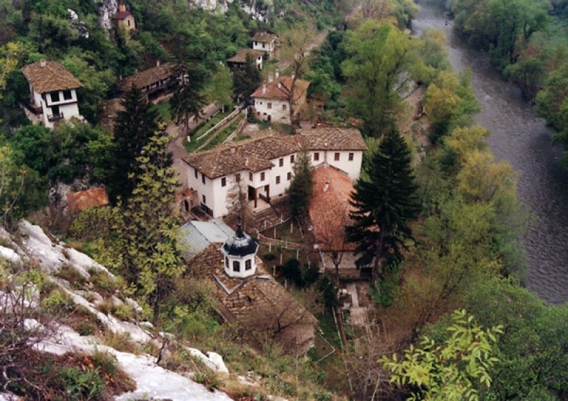 Как крадците са проникнали в Черепишкия манастир? ВИДЕО