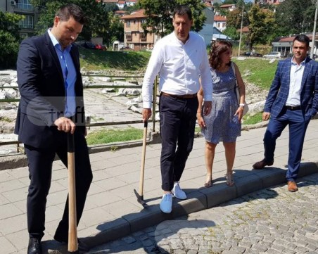 Аджисана става образцов квартал! Голямото разкопаване в центъра на Пловдив започна ВИДЕО