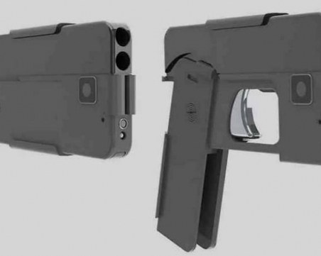 Пуснаха пистолет, маскиран като смартфон, за 500 долара