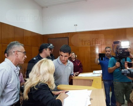 Молдовка заковала пред полицията двамата бандити, взривили банкомата В Тракия