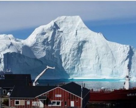 Огромен айсберг заплашва населението от село в Гренландия ВИДЕО
