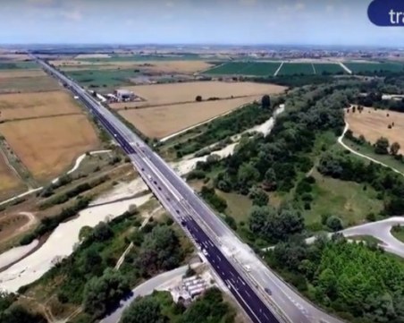 Пловдивчанка бута колата си два километра на магистрала Тракия, никой не спря да помогне