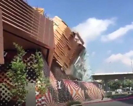Срути се част от голям търговски център в Мексико ВИДЕО 