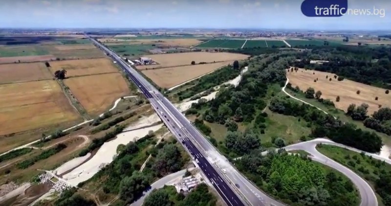 Пловдивчанка бута колата си два километра на магистрала Тракия, никой не спря да помогне