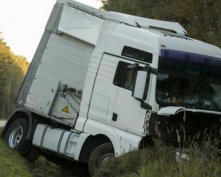 Един загина и трима са ранени при тежка катастрофа край Велико Търново