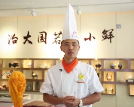 Китайски готвач направи Световната купа от... тиква ВИДЕО