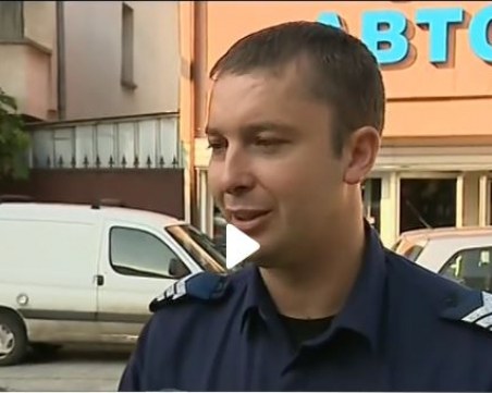 Полицай предотврати обир на жена