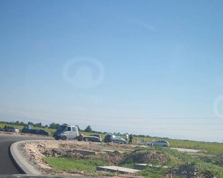 За пореден път: Кола се заби в кръговото пред КЦМ СНИМКИ