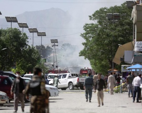 Самоубийствен атентат пред афганистанско министерство, има загинали