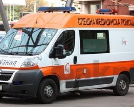 Жегата взе жертва в Бургас! Турист се строполи на земята в центъра на града