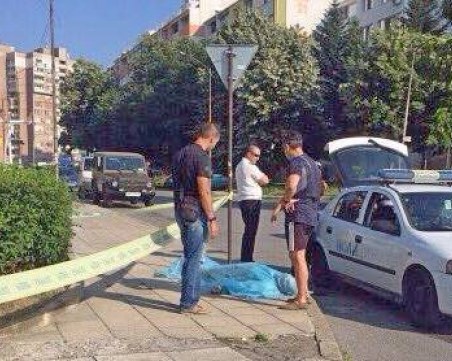 Откриха труп на мъж до спортна зала в Бургас