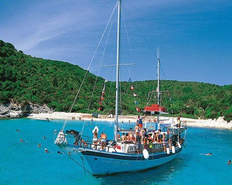 Трагедия разтърси гръцки остров! 15-годишно момче загина при удар от лодка