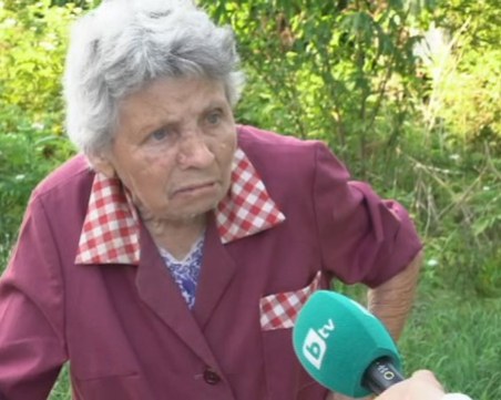 Три деца пребиха и ограбиха възрастна жена