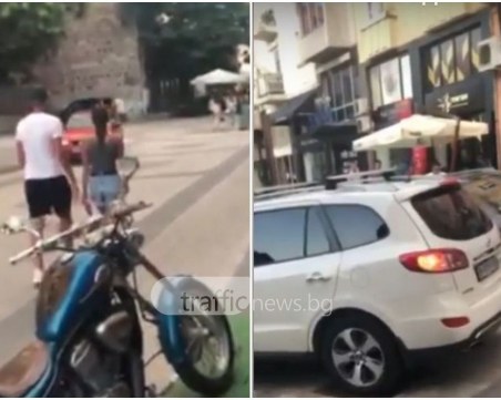 Зоната около Джумаята е пешеходна? Да, ама не – колите едва се разминават ВИДЕО