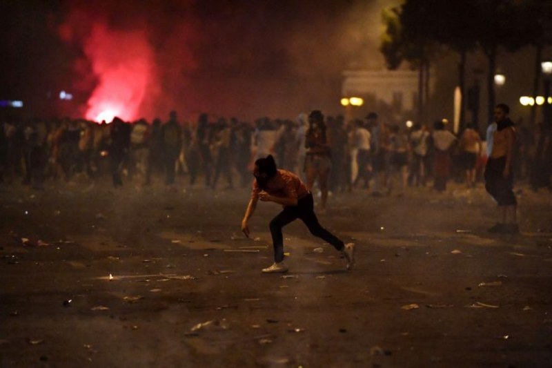 Френските фенове полудяха! Сблъсъци и арести след победата на петлите ВИДЕО и СНИМКИ