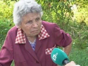 Три деца пребиха и ограбиха възрастна жена