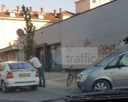 Блъснатият велосипедист в Пловдив се движил по велоалея, но не спрял на стоп линия СНИМКА