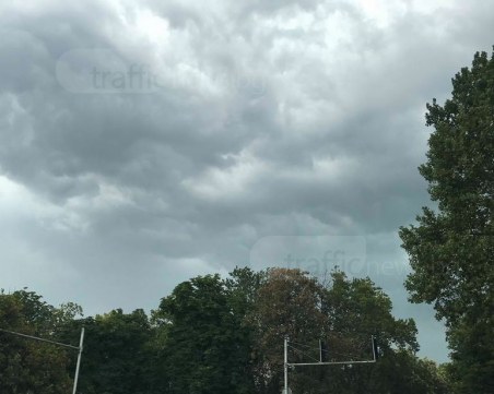 Буря идва към Пловдив – носи порой и гръмотевици