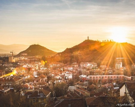 Не забравяйте чадърите днес! Задава се буря в Пловдив