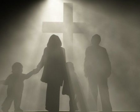 Починалите виждат погребението си, твърди световен медиум