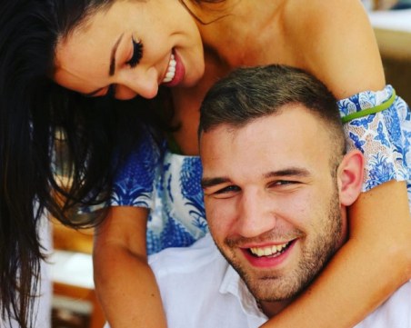 Серийни самоубийства! След Мис Великобритания край на живота си сложиха и нейни приятели