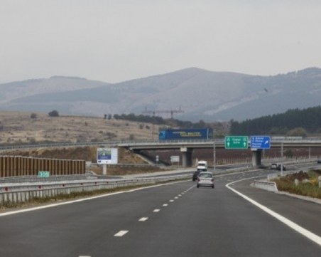 Тежка катастрофа на АМ Струма! Кола се преобърна в канавка, грък загина намясто